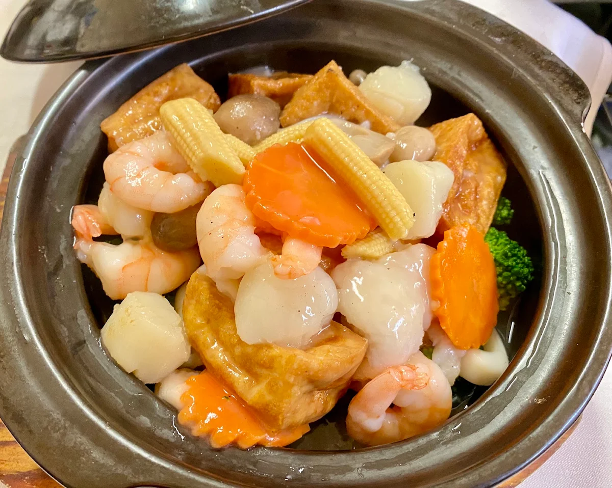 seafood and bean curd hot pot 海鲜豆腐煲